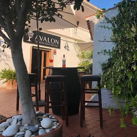 Avalon Pensión 3*
