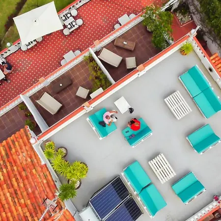 Avalon Pensión 3*
